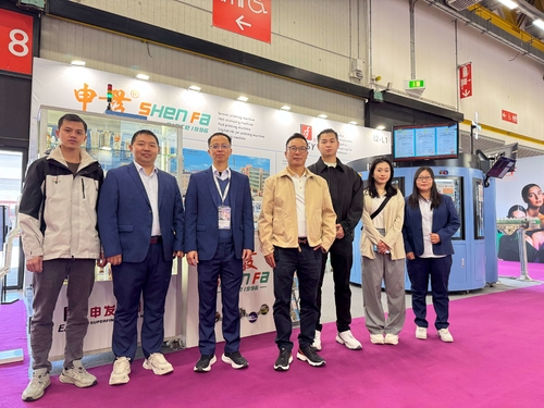 Latest company news about COSMOPROF Worldwide Bologna 2025 - Le premier salon international axé sur l'ensemble de la chaîne d'approvisionnement en beauté